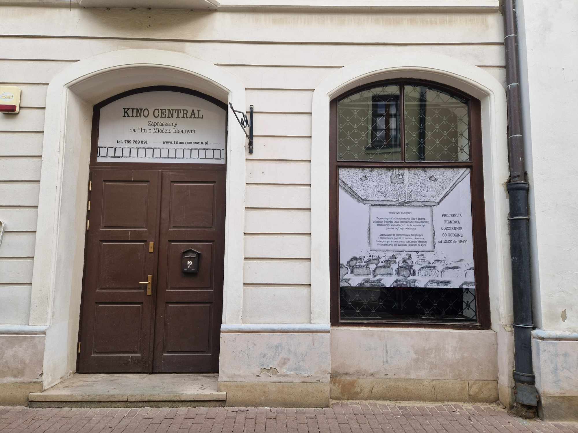 zdjęcie przedstawiające wejście do Kina Central